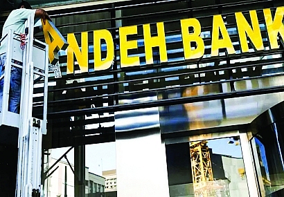 پایههای سست یک قصر مجلل پایههای سست یک قصر مجلل